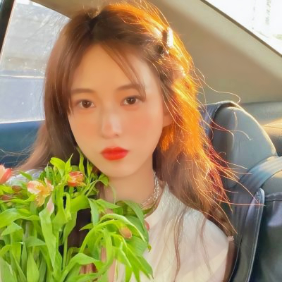 唯美女生抱鲜花头像