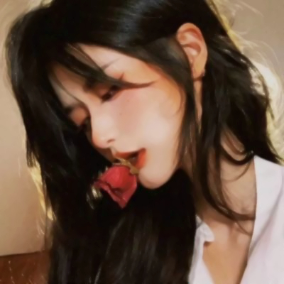女生捧花唯美头像