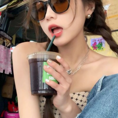 夏日女头真人ins