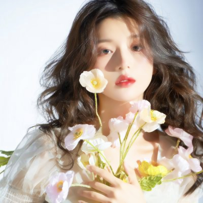 唯美女生抱鲜花头像