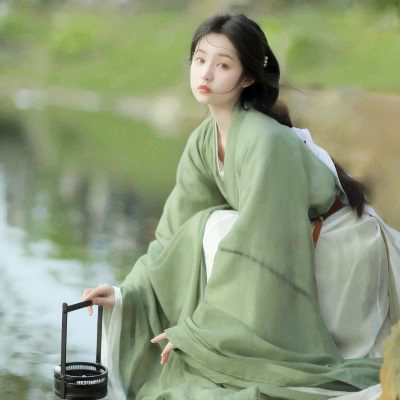 清新绿色森系女生头像古风高清图片