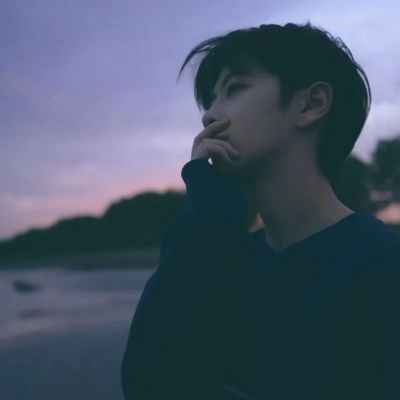真人男生头像高级感氛围帅气图片