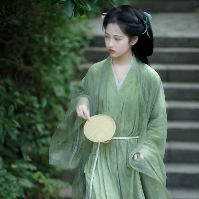 清新绿色森系女生头像古风高清图片