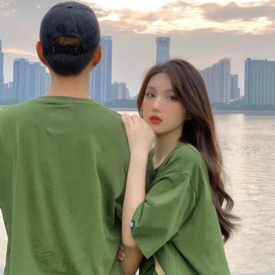 甜蜜穿绿色衣服真人情侣头像图片