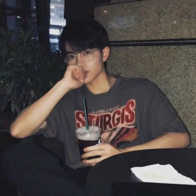 2025年最火帅气真人男生微信头像图片