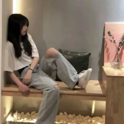 2025很个性的小众真人女头图片
