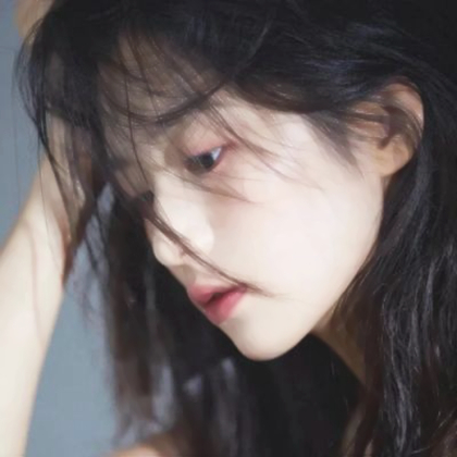 发呆的真人女头像