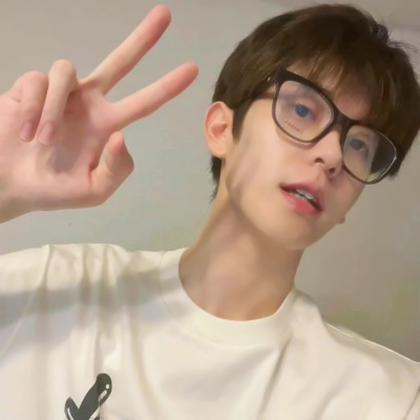 男生头像干净高级质感简单时尚图片