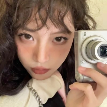 头像女生真人ins甜酷辣妹高清图片