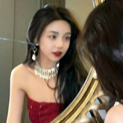 头像女生高级成熟精致大气高清图片