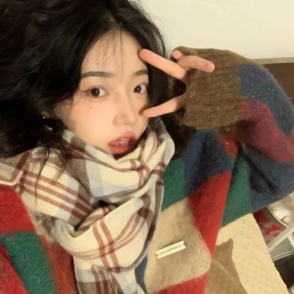 发呆的真人女头像