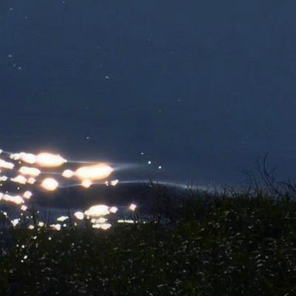 安静的夜晚水面风景头像图片