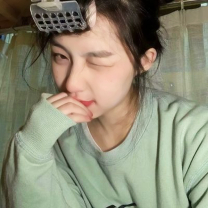 绿色系干净个性女生头像图片