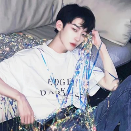 一男一女情侣潮流炫酷微信头像图片