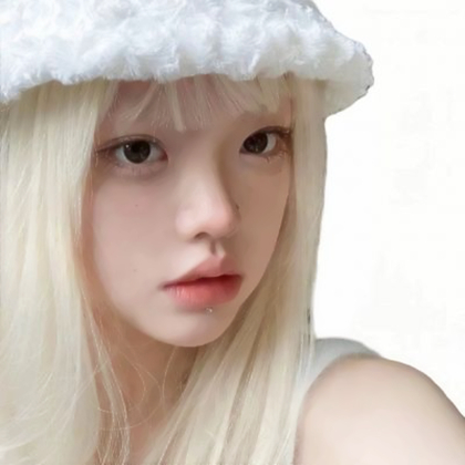 白色背景图头像真人女
