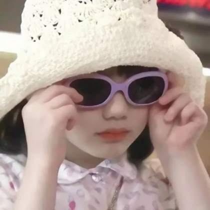 可爱搞怪女生头像真人