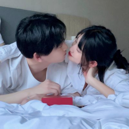 床上情侣头像真人
