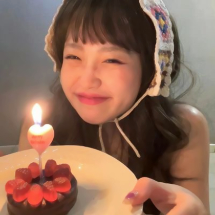 精致女生头像简单干净高清图片
