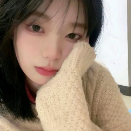 2025年女微信头像真人干净图片