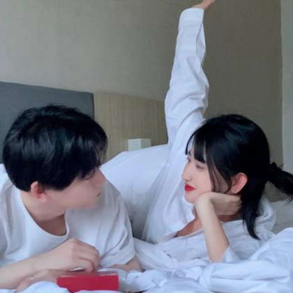 床上情侣头像真人