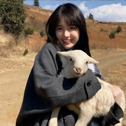 简单又随意的头像女生高清图片