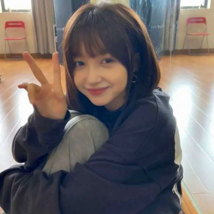 可爱又不失搞怪的真人女生头像图片