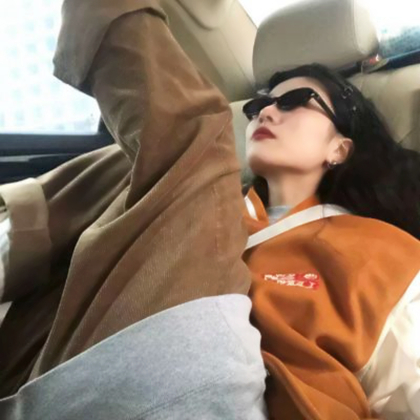 可爱又不失搞怪的真人女生头像图片