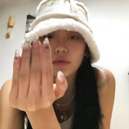 高级感爆棚女生头像真人