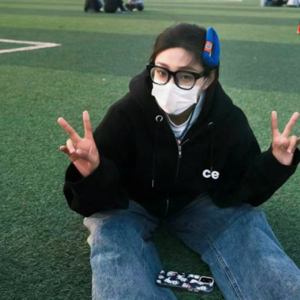 可爱又不失搞怪的真人女生头像图片