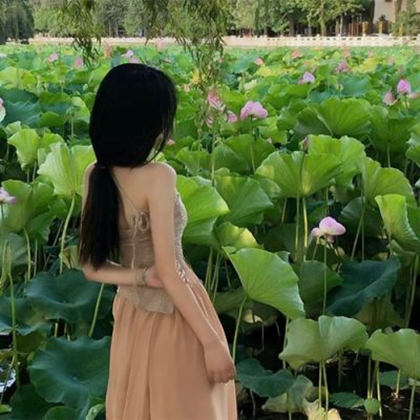 简单又随意的头像女生高清图片