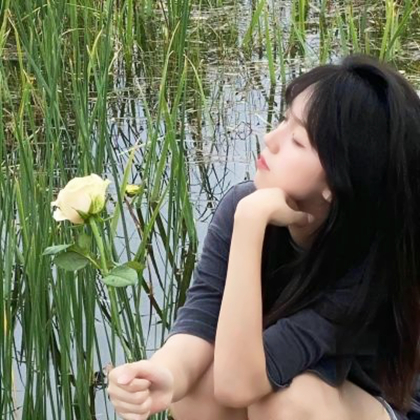 头像高级感女干净真人照片