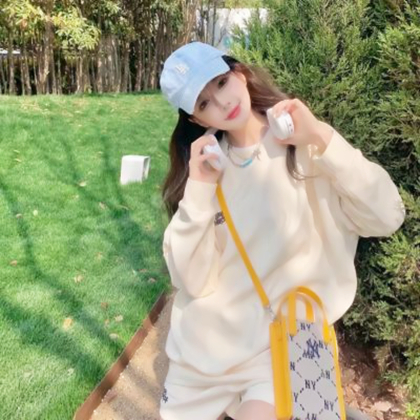 正面自然美女头像