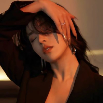 高级氛围感女生头像