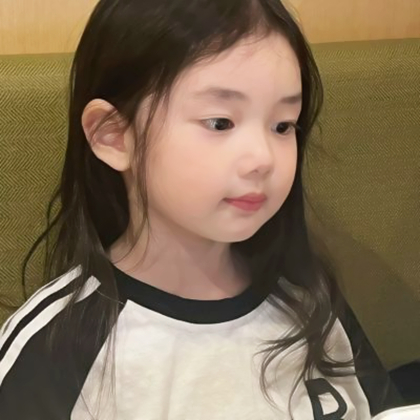 网上最火的小女孩头像