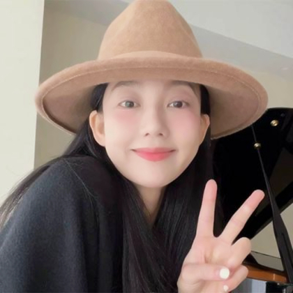 简单又随意的头像女生高清图片