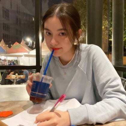 高级感爆棚女生头像真人