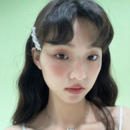 高级感爆棚女生头像真人