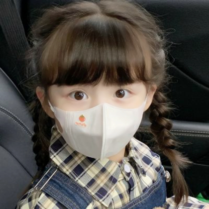 网上最火的小女孩头像