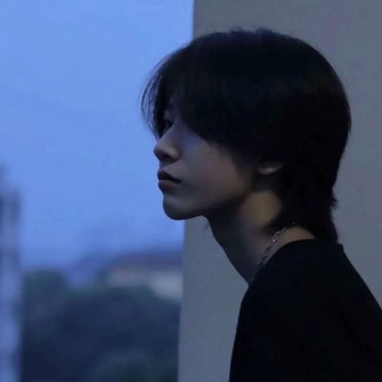 高冷男生头像成熟