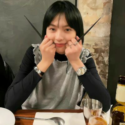 小众高清女生单人头像真人图片