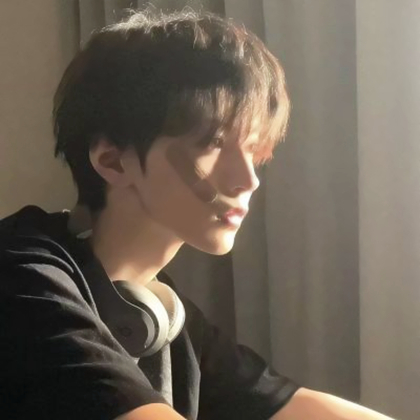 2025年最火男生真人微信头像图片