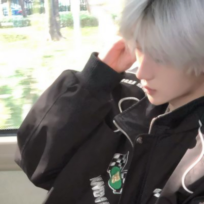 2025年最火男生真人微信头像图片