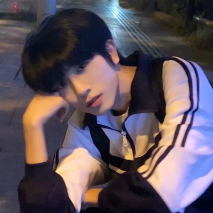 男生头像侧脸低头