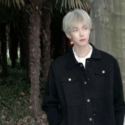 2025年最火男生真人微信头像图片