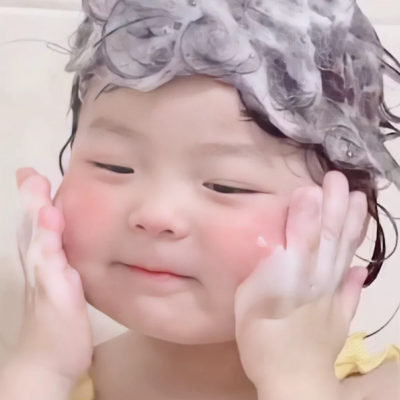 网红小女孩丸子头像