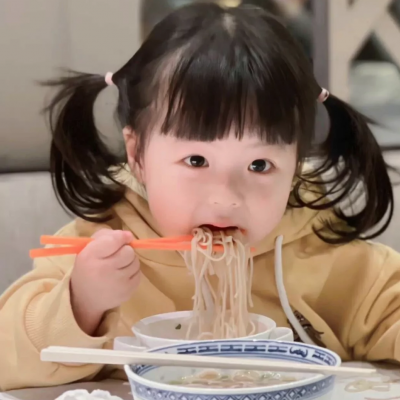网红小女孩丸子头像
