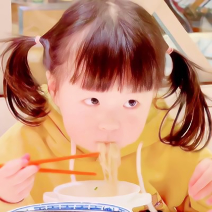 网红小女孩丸子头像