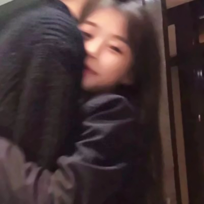 女生在男生怀中情侣头像图片