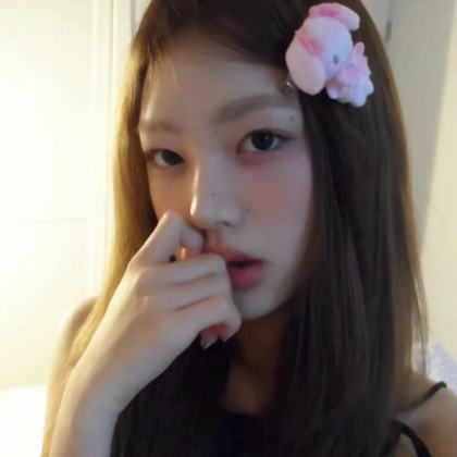 超火的头像女