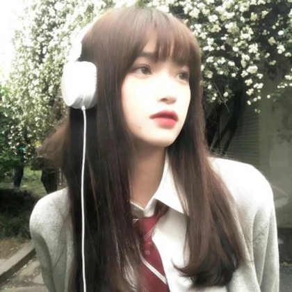 超火的头像女